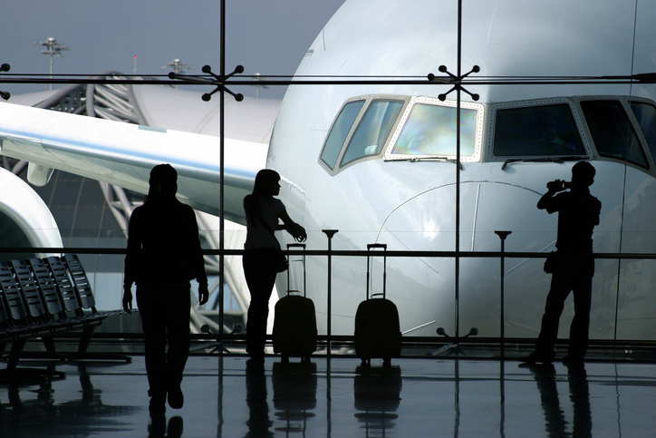 Bleisure-Reisende Business-Class am Flughafen