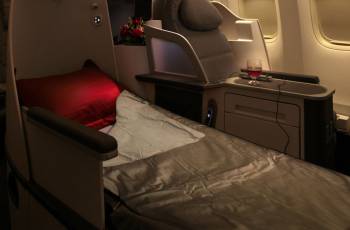 Air China: Flache Schlafbetten in der Neue Business Class der Boeing 777-300
