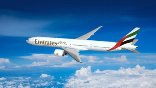 Emirates Boeing 777-300ER in der Luft