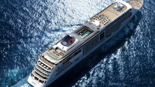 die MS Europa 2 aus der Luft