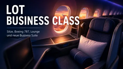 Titelbild zur LOT Business Class mit modernem Business-Class-Sitz, Boeing-787-Bezug und Sonnenuntergang &uuml;ber den Wolken.