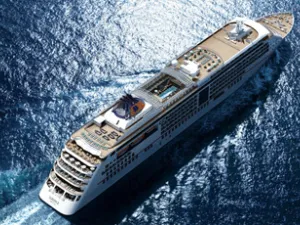 die MS Europa 2 aus der Luft