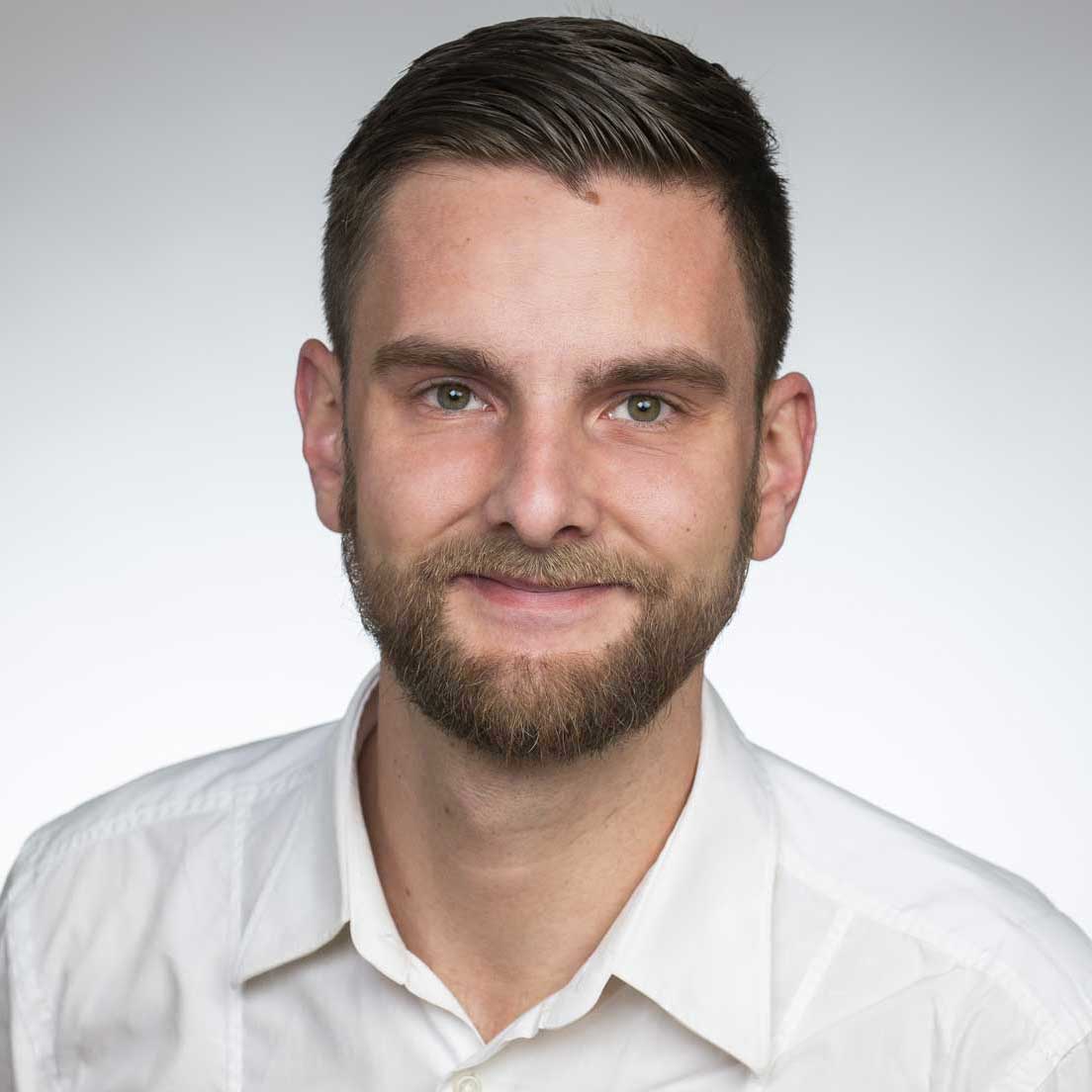 Eduard Eisfeld, Reise- und Flug-Buchungsexperte