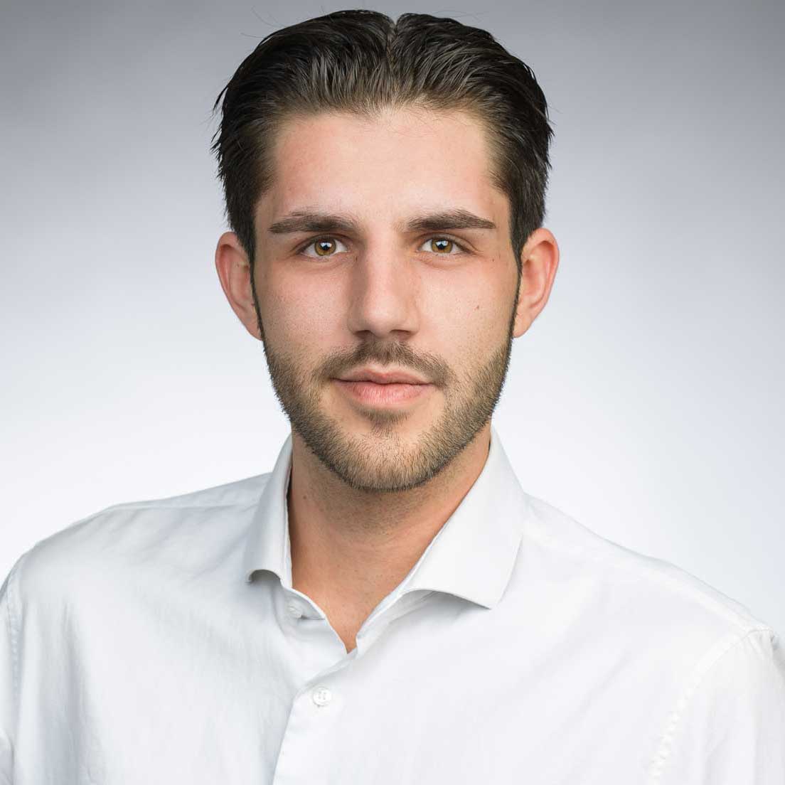 Elijah Kriegs, Reise- und Flug-Buchungsexperte